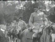 Bestand:Parade (1925).jpg