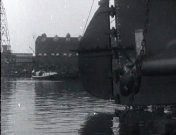 Bestand:Tewaterlating van het stalen motorschip Cremer (1926).jpg