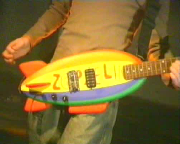 Bestand:Zappelin leader gitaar 2004.png