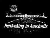 Bestand:Herdenking in Auschwitz (1965) titel.jpg