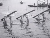 Bestand:Zwemsport met wipplanken (1922).jpg
