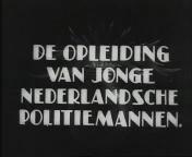 Bestand:De opleiding van jonge Nederlandsche politiemannen titel.jpg