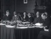 Bestand:Eerste ministerraad in het paleis van justitie (1926).jpg