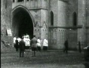 Bestand:Inwijding nieuwe rooms katholieke kerk (1925).jpg
