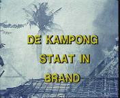 Bestand:De kampong staat in brand (1989) titel.jpg