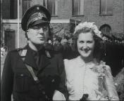 Bestand:HuwelijkMejEerman(1941).jpg