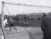 Bestand:Voetbalwedstrijd KFC-EVC (1921).jpg
