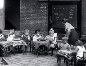 Bestand:Twaalfeneenhalf-jarig jubileum der Doofstommenschool (1923).jpg