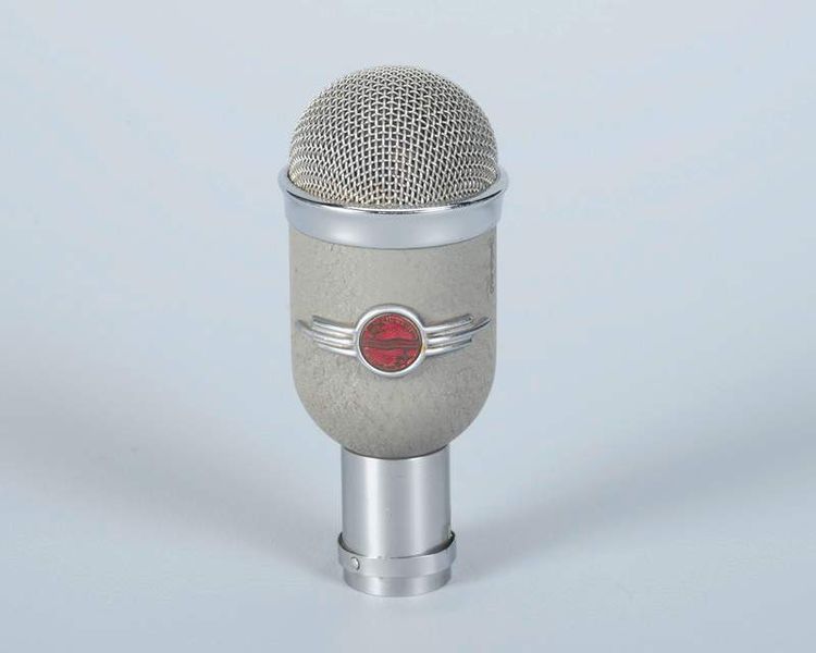 Bestand:Dynamische microfoon Philips BG0132102 r con.jpg